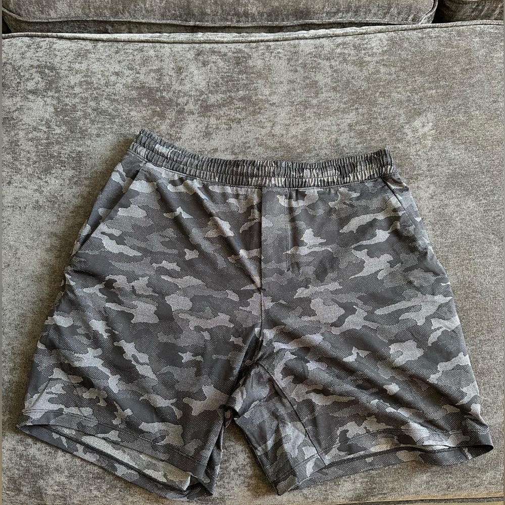 Lululemon Pacebreaker 5in barely worn